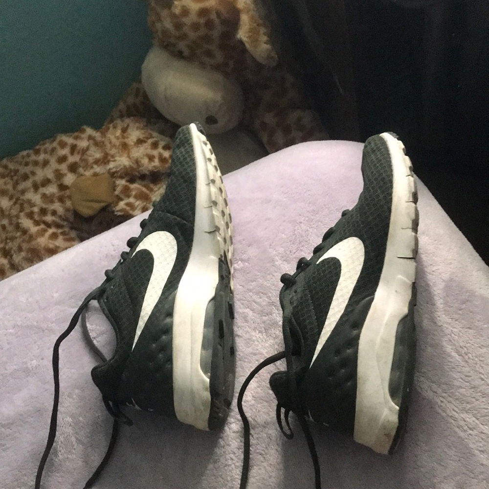 green nike airs